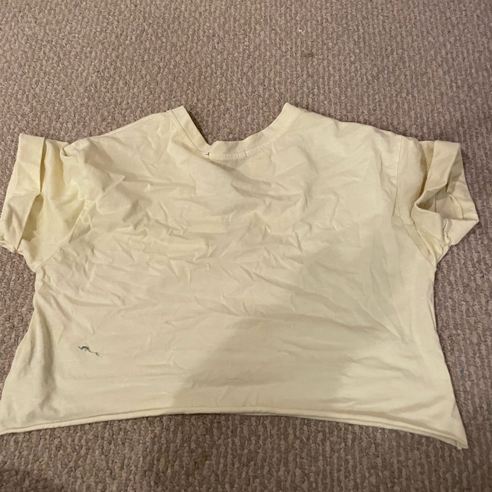 yellow cropped tshirt